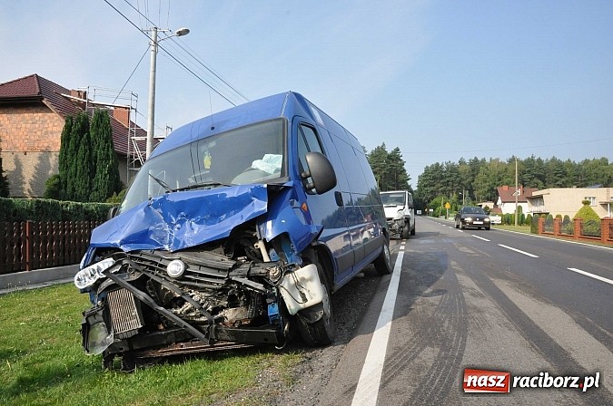 Zdjęcie w galerii na portalu naszraciborz.pl: Zderzenie busów na DW 919 w miejscowości Rudy - Kolonia Renerowska wiadomości z regionu