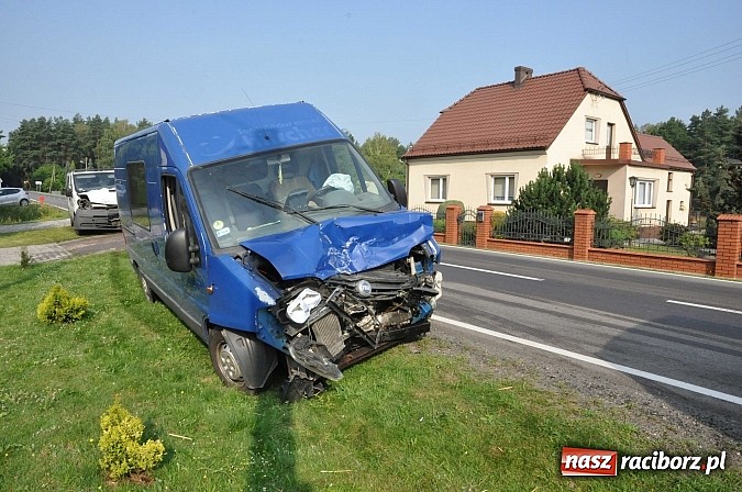 Zdjęcie w galerii na portalu naszraciborz.pl: Zderzenie busów na DW 919 w miejscowości Rudy - Kolonia Renerowska wiadomości z regionu