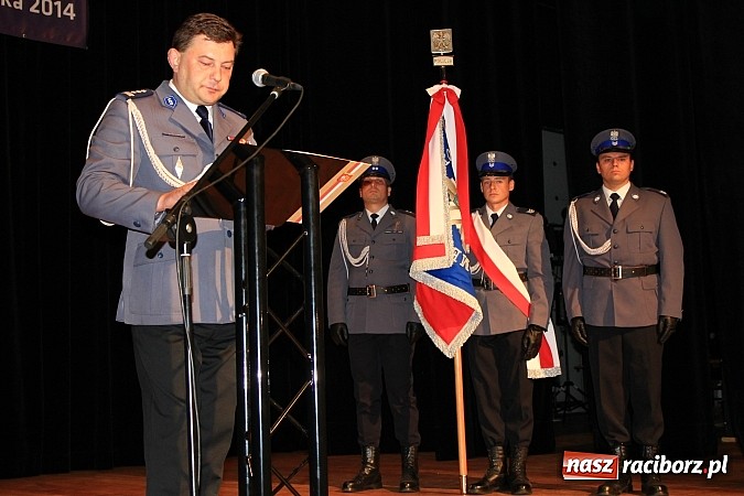 Zdjęcie w galerii na portalu naszraciborz.pl: Powiatowe Święto Policji w Kuźni Raciborskiej. 83 policjant&oacute;w otrzymało awanse wiadomości z regionu