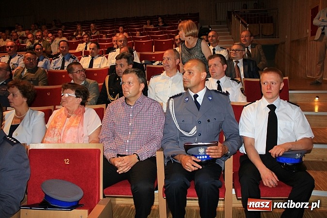 Zdjęcie w galerii na portalu naszraciborz.pl: Powiatowe Święto Policji w Kuźni Raciborskiej. 83 policjant&oacute;w otrzymało awanse wiadomości z regionu