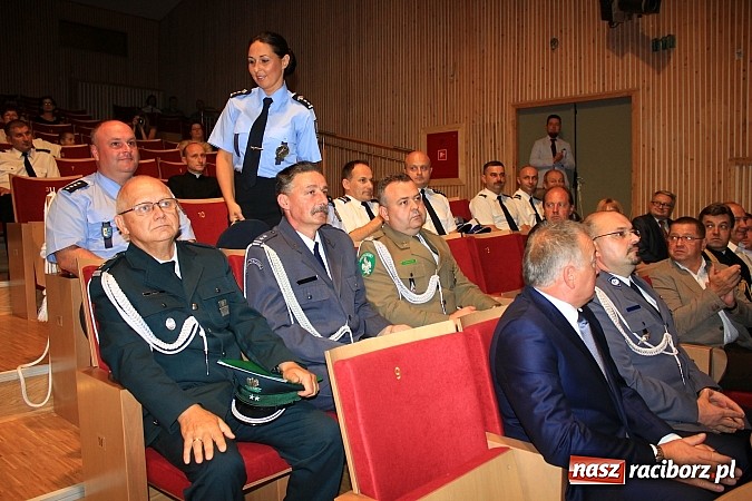 Zdjęcie w galerii na portalu naszraciborz.pl: Powiatowe Święto Policji w Kuźni Raciborskiej. 83 policjant&oacute;w otrzymało awanse wiadomości z regionu