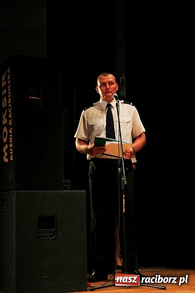 Zdjęcie w galerii na portalu naszraciborz.pl: Powiatowe Święto Policji w Kuźni Raciborskiej. 83 policjant&oacute;w otrzymało awanse wiadomości z regionu