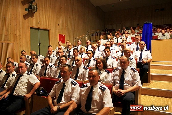 Zdjęcie w galerii na portalu naszraciborz.pl: Powiatowe Święto Policji w Kuźni Raciborskiej. 83 policjant&oacute;w otrzymało awanse wiadomości z regionu
