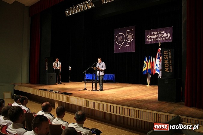 Zdjęcie w galerii na portalu naszraciborz.pl: Powiatowe Święto Policji w Kuźni Raciborskiej. 83 policjant&oacute;w otrzymało awanse wiadomości z regionu