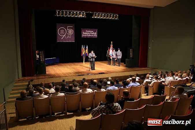 Zdjęcie w galerii na portalu naszraciborz.pl: Powiatowe Święto Policji w Kuźni Raciborskiej. 83 policjant&oacute;w otrzymało awanse wiadomości z regionu