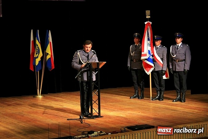 Zdjęcie w galerii na portalu naszraciborz.pl: Powiatowe Święto Policji w Kuźni Raciborskiej. 83 policjant&oacute;w otrzymało awanse wiadomości z regionu