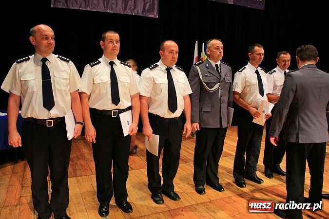 Zdjęcie w galerii na portalu naszraciborz.pl: Powiatowe Święto Policji w Kuźni Raciborskiej. 83 policjant&oacute;w otrzymało awanse wiadomości z regionu