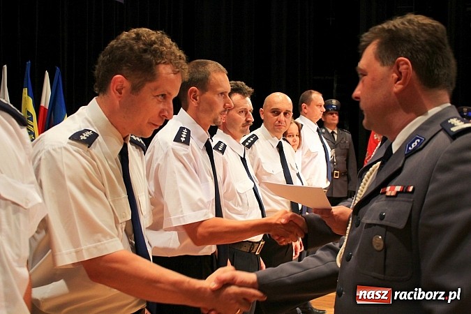 Zdjęcie w galerii na portalu naszraciborz.pl: Powiatowe Święto Policji w Kuźni Raciborskiej. 83 policjant&oacute;w otrzymało awanse wiadomości z regionu