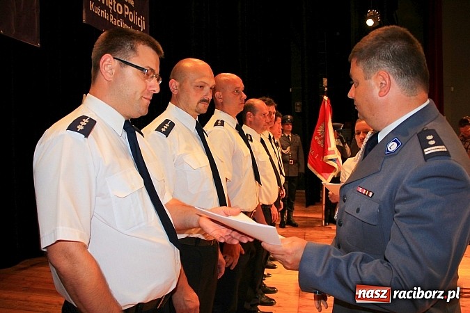 Zdjęcie w galerii na portalu naszraciborz.pl: Powiatowe Święto Policji w Kuźni Raciborskiej. 83 policjant&oacute;w otrzymało awanse wiadomości z regionu