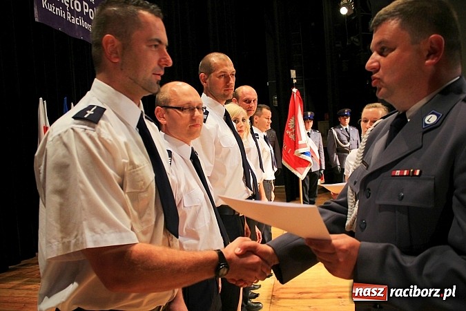 Zdjęcie w galerii na portalu naszraciborz.pl: Powiatowe Święto Policji w Kuźni Raciborskiej. 83 policjant&oacute;w otrzymało awanse wiadomości z regionu