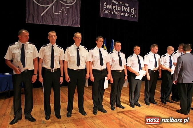 Zdjęcie w galerii na portalu naszraciborz.pl: Powiatowe Święto Policji w Kuźni Raciborskiej. 83 policjant&oacute;w otrzymało awanse wiadomości z regionu