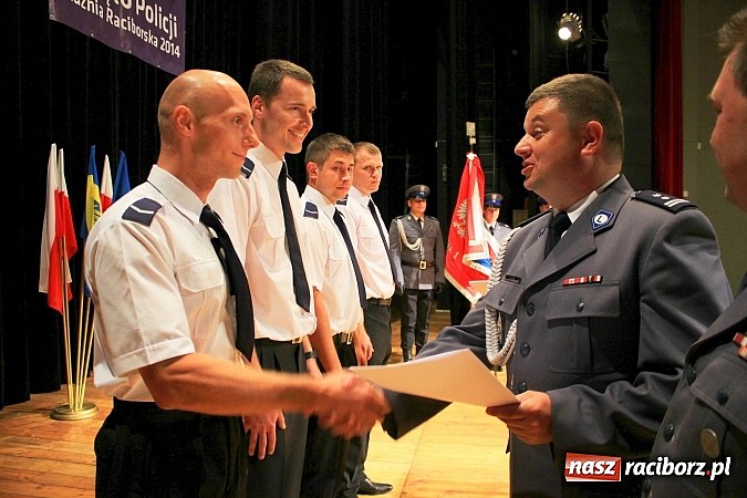 Zdjęcie w galerii na portalu naszraciborz.pl: Powiatowe Święto Policji w Kuźni Raciborskiej. 83 policjant&oacute;w otrzymało awanse wiadomości z regionu