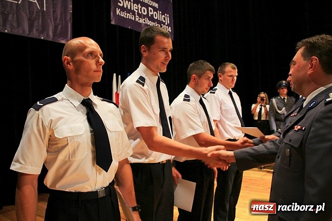 Zdjęcie w galerii na portalu naszraciborz.pl: Powiatowe Święto Policji w Kuźni Raciborskiej. 83 policjant&oacute;w otrzymało awanse wiadomości z regionu
