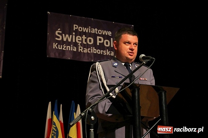 Zdjęcie w galerii na portalu naszraciborz.pl: Powiatowe Święto Policji w Kuźni Raciborskiej. 83 policjant&oacute;w otrzymało awanse wiadomości z regionu