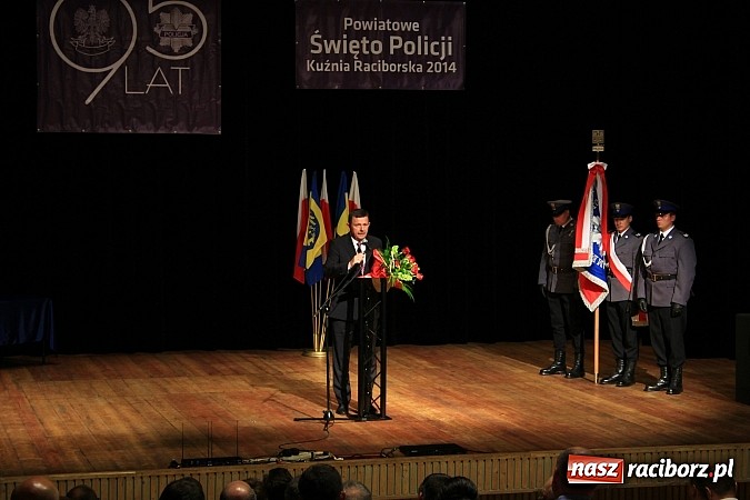 Zdjęcie w galerii na portalu naszraciborz.pl: Powiatowe Święto Policji w Kuźni Raciborskiej. 83 policjant&oacute;w otrzymało awanse wiadomości z regionu