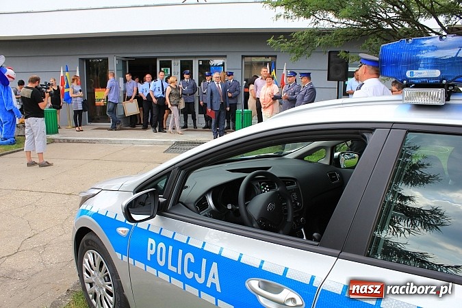Zdjęcie w galerii na portalu naszraciborz.pl: Powiatowe Święto Policji w Kuźni Raciborskiej. 83 policjant&oacute;w otrzymało awanse wiadomości z regionu
