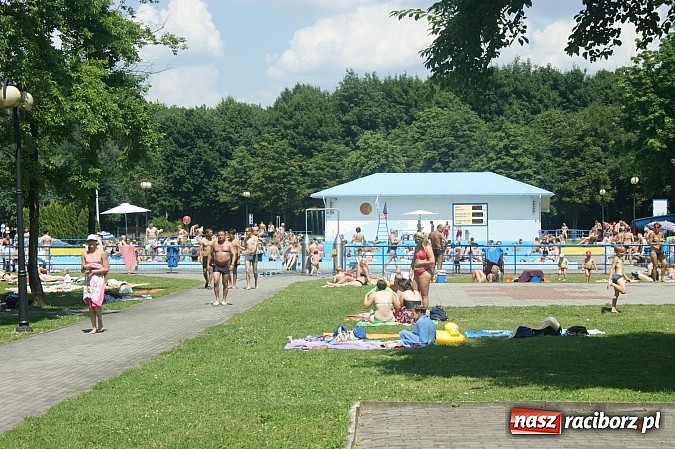 Zdjęcie w galerii na portalu naszraciborz.pl: Tak się odpoczywa na kąpielisku Obora wiadomości z regionu