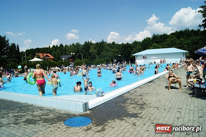 Zdjęcie w galerii na portalu naszraciborz.pl: Tak się odpoczywa na kąpielisku Obora wiadomości z regionu