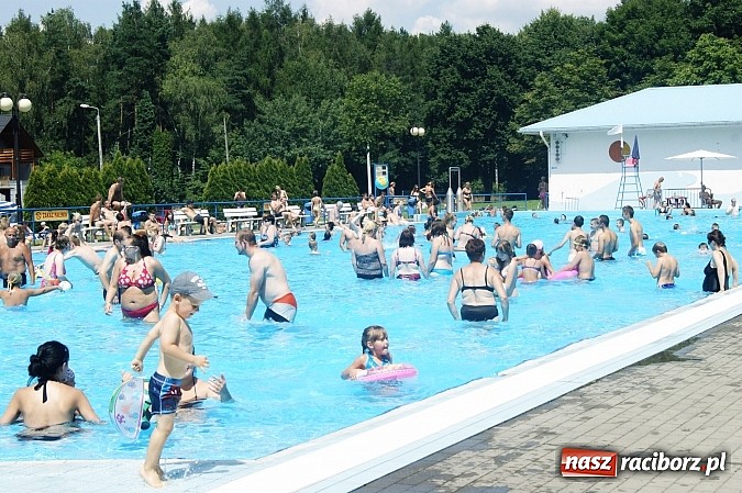 Zdjęcie w galerii na portalu naszraciborz.pl: Tak się odpoczywa na kąpielisku Obora wiadomości z regionu
