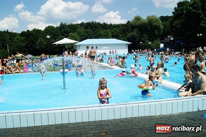 Zdjęcie w galerii na portalu naszraciborz.pl: Tak się odpoczywa na kąpielisku Obora wiadomości z regionu
