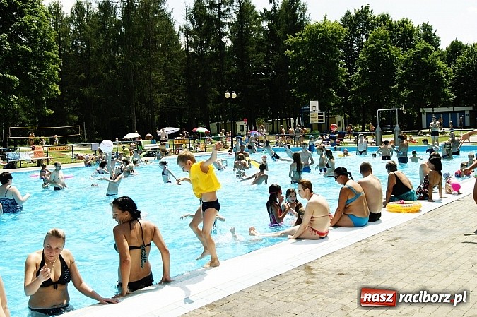 Zdjęcie w galerii na portalu naszraciborz.pl: Tak się odpoczywa na kąpielisku Obora wiadomości z regionu