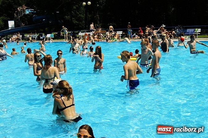 Zdjęcie w galerii na portalu naszraciborz.pl: Tak się odpoczywa na kąpielisku Obora wiadomości z regionu