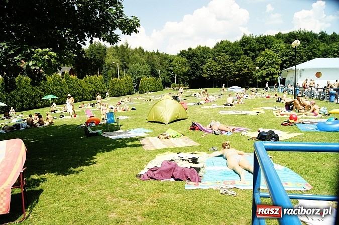 Zdjęcie w galerii na portalu naszraciborz.pl: Tak się odpoczywa na kąpielisku Obora wiadomości z regionu