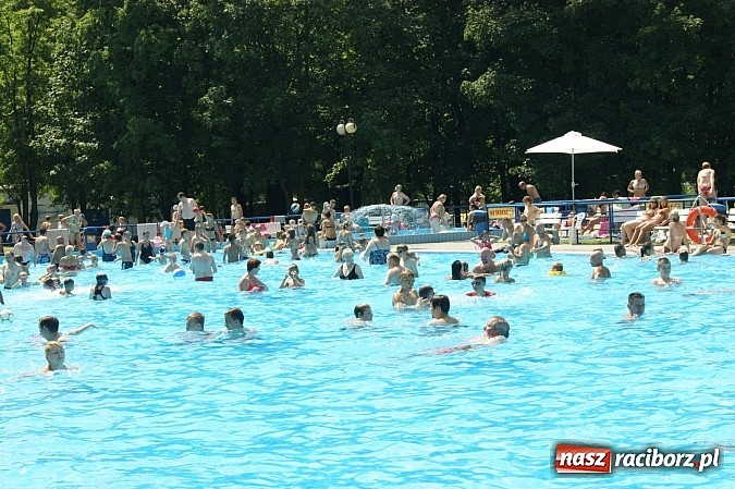 Zdjęcie w galerii na portalu naszraciborz.pl: Tak się odpoczywa na kąpielisku Obora wiadomości z regionu