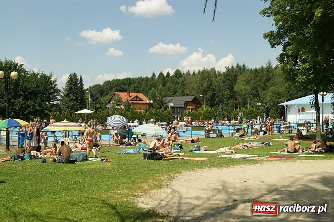 Zdjęcie w galerii na portalu naszraciborz.pl: Tak się odpoczywa na kąpielisku Obora wiadomości z regionu