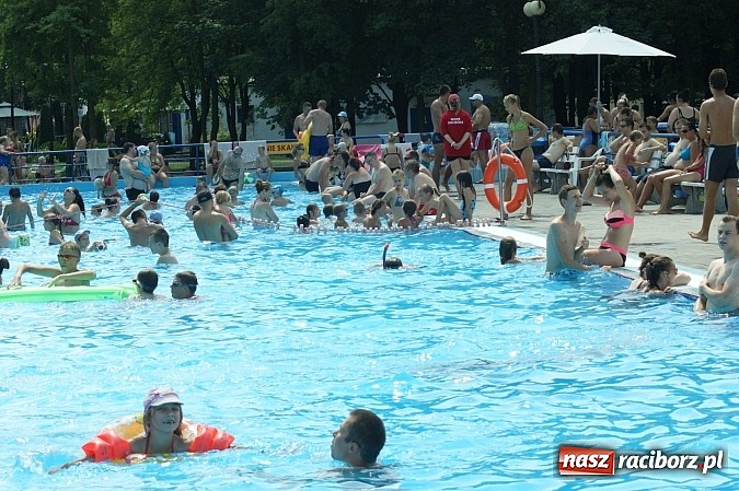 Zdjęcie w galerii na portalu naszraciborz.pl: Tak się odpoczywa na kąpielisku Obora wiadomości z regionu