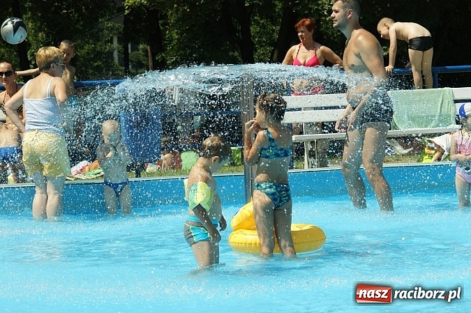Zdjęcie w galerii na portalu naszraciborz.pl: Tak się odpoczywa na kąpielisku Obora wiadomości z regionu