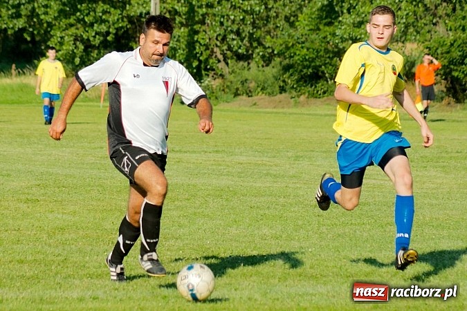 Zdjęcie w galerii na portalu naszraciborz.pl: Puchar Wójta 2014: Bieńkowice i Tworków w finale. Owsiszcze trzecie. Rywale zrezygnowali wiadomości z regionu