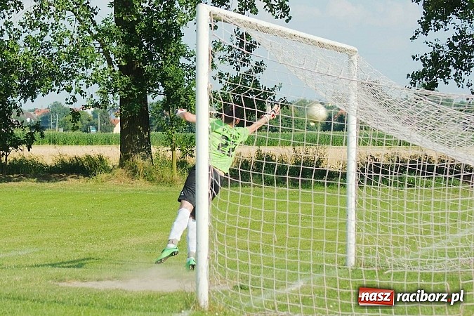 Zdjęcie w galerii na portalu naszraciborz.pl: LKS 05 Tworków z Pucharem Wójta wiadomości z regionu