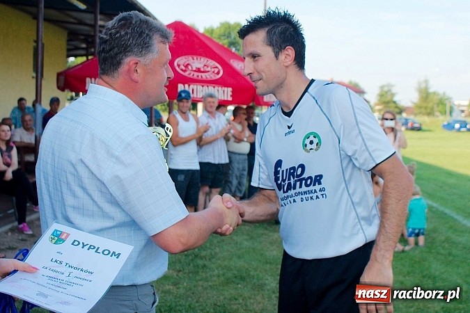 Zdjęcie w galerii na portalu naszraciborz.pl: LKS 05 Tworków z Pucharem Wójta wiadomości z regionu