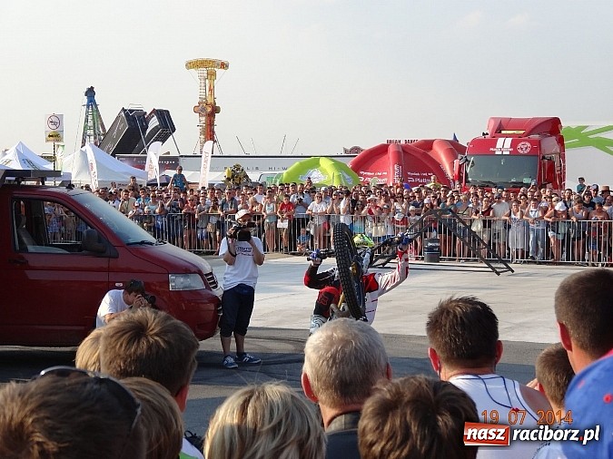 Zdjęcie w galerii na portalu naszraciborz.pl: Tłumy na zlocie Master Truck 2014 wiadomości z regionu