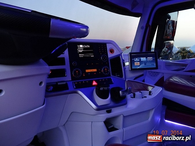 Zdjęcie w galerii na portalu naszraciborz.pl: Tłumy na zlocie Master Truck 2014 wiadomości z regionu