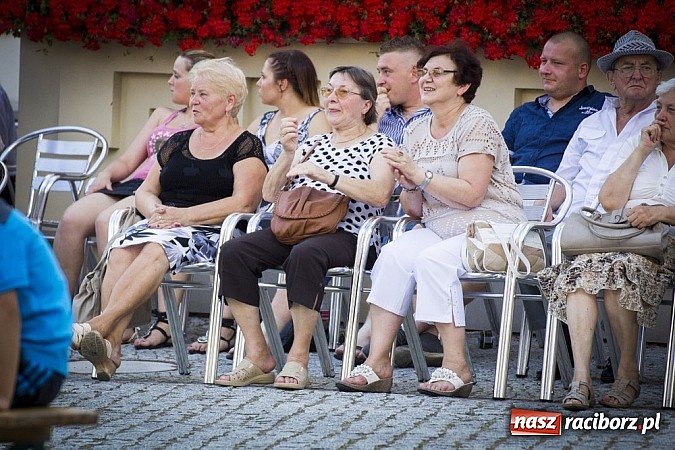 Zdjęcie w galerii na portalu naszraciborz.pl: W krainie uśmiechu - wyjątkowa gala operetkowa na zamkowym dziedzińcu wiadomości z regionu