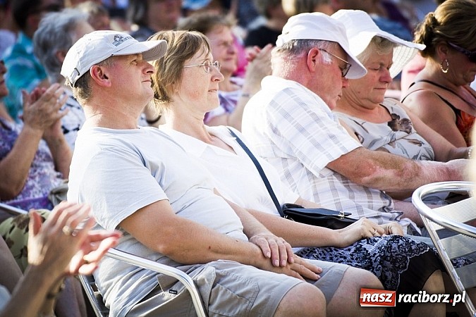 Zdjęcie w galerii na portalu naszraciborz.pl: W krainie uśmiechu - wyjątkowa gala operetkowa na zamkowym dziedzińcu wiadomości z regionu