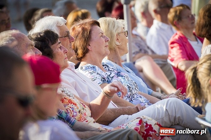 Zdjęcie w galerii na portalu naszraciborz.pl: W krainie uśmiechu - wyjątkowa gala operetkowa na zamkowym dziedzińcu wiadomości z regionu