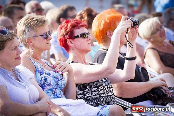 Zdjęcie w galerii na portalu naszraciborz.pl: W krainie uśmiechu - wyjątkowa gala operetkowa na zamkowym dziedzińcu wiadomości z regionu