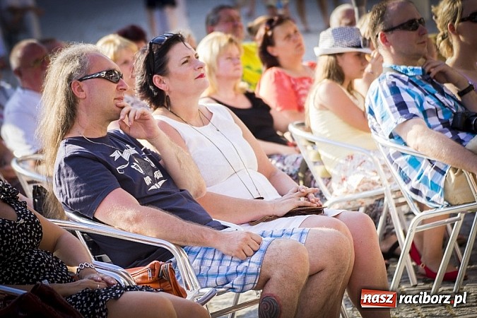 Zdjęcie w galerii na portalu naszraciborz.pl: W krainie uśmiechu - wyjątkowa gala operetkowa na zamkowym dziedzińcu wiadomości z regionu