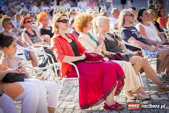 Zdjęcie w galerii na portalu naszraciborz.pl: W krainie uśmiechu - wyjątkowa gala operetkowa na zamkowym dziedzińcu wiadomości z regionu