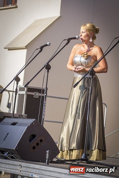 Zdjęcie w galerii na portalu naszraciborz.pl: W krainie uśmiechu - wyjątkowa gala operetkowa na zamkowym dziedzińcu wiadomości z regionu