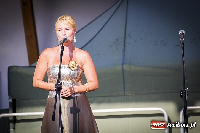 Zdjęcie w galerii na portalu naszraciborz.pl: W krainie uśmiechu - wyjątkowa gala operetkowa na zamkowym dziedzińcu wiadomości z regionu