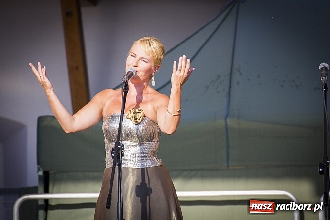 Zdjęcie w galerii na portalu naszraciborz.pl: W krainie uśmiechu - wyjątkowa gala operetkowa na zamkowym dziedzińcu wiadomości z regionu