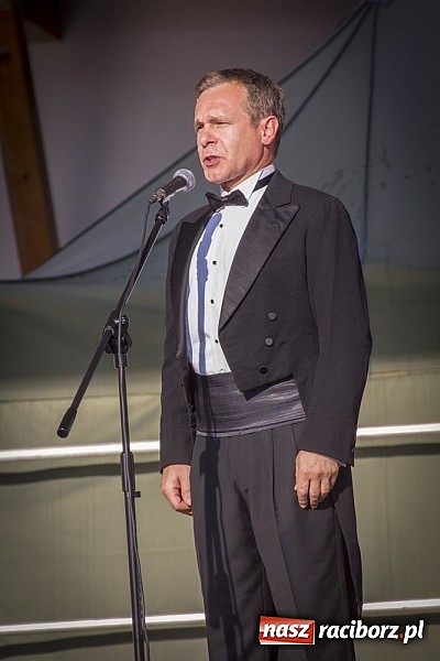 Zdjęcie w galerii na portalu naszraciborz.pl: W krainie uśmiechu - wyjątkowa gala operetkowa na zamkowym dziedzińcu wiadomości z regionu