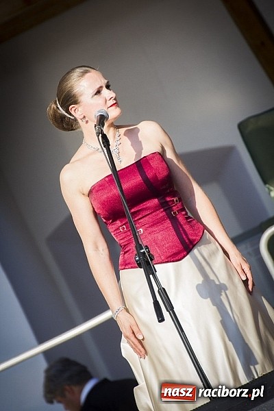 Zdjęcie w galerii na portalu naszraciborz.pl: W krainie uśmiechu - wyjątkowa gala operetkowa na zamkowym dziedzińcu wiadomości z regionu