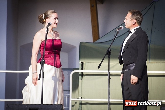 Zdjęcie w galerii na portalu naszraciborz.pl: W krainie uśmiechu - wyjątkowa gala operetkowa na zamkowym dziedzińcu wiadomości z regionu