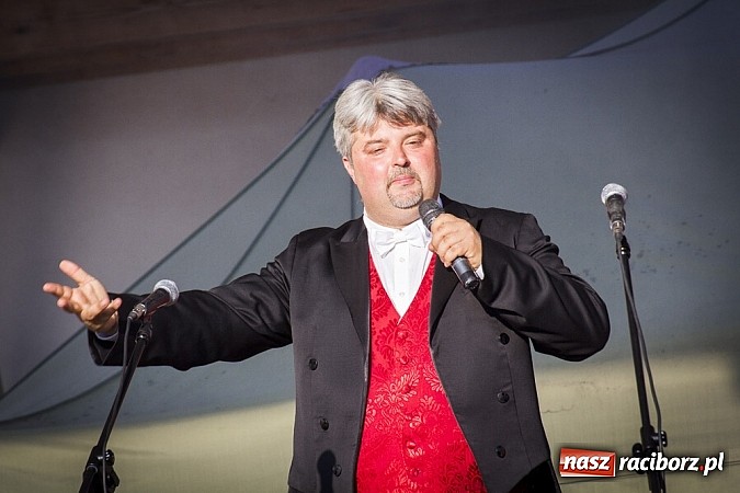 Zdjęcie w galerii na portalu naszraciborz.pl: W krainie uśmiechu - wyjątkowa gala operetkowa na zamkowym dziedzińcu wiadomości z regionu