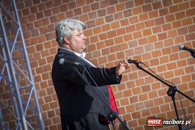 Zdjęcie w galerii na portalu naszraciborz.pl: W krainie uśmiechu - wyjątkowa gala operetkowa na zamkowym dziedzińcu wiadomości z regionu